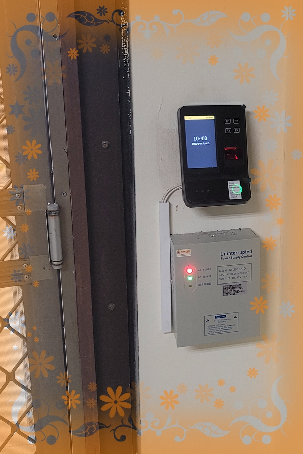 具有5吋彩色觸控大螢幕,人員可任選使用人臉、指紋、卡片、密碼驗證,並回傳後端軟體報表紀錄,可另搭配不斷電。
使用單位-桃園市政府